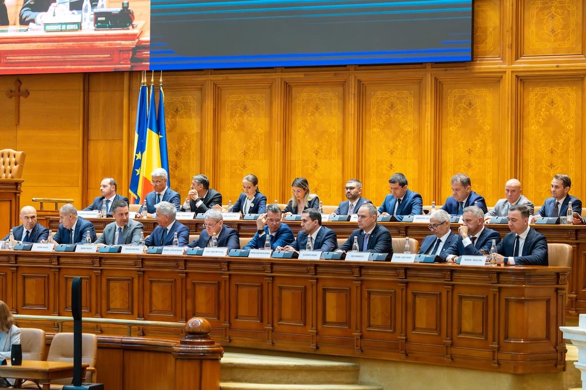 Romania's ruling coalition endorses new government with robust majority