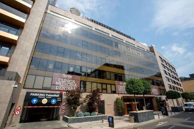 Business etiquette in romania image