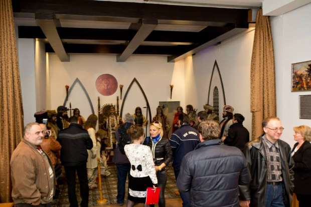 iulius mall throne fb 2