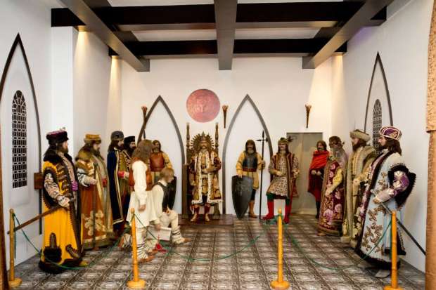 iulius mall throne fb