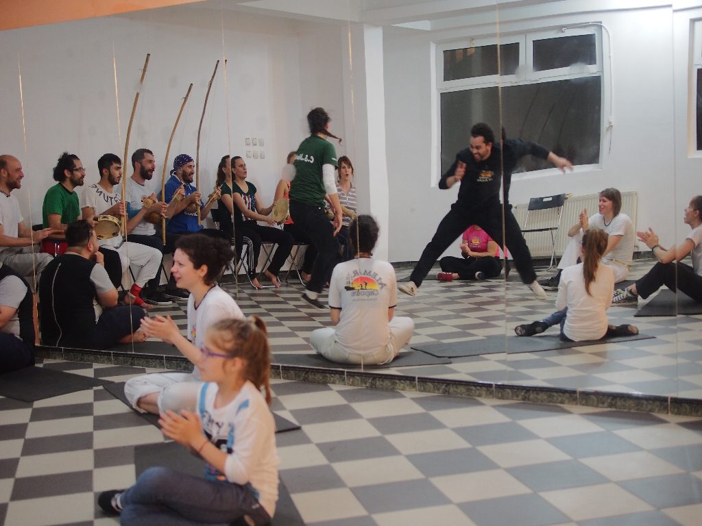 Minhoca teaching capoeira in Bucharest