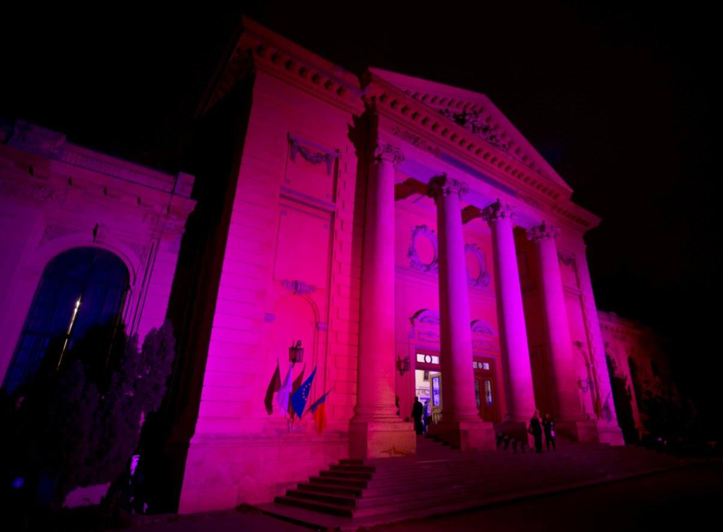Bucharest Medicine University lit in pink