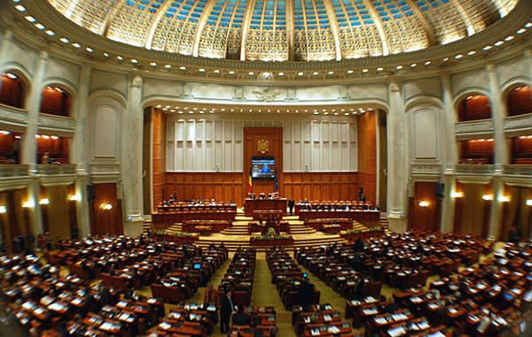 PM announces number of parliamentary seats won by Romania's different political groups
