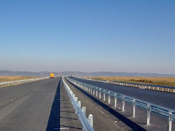 Romanian PM says works on Transylvania highway will continue in 2011