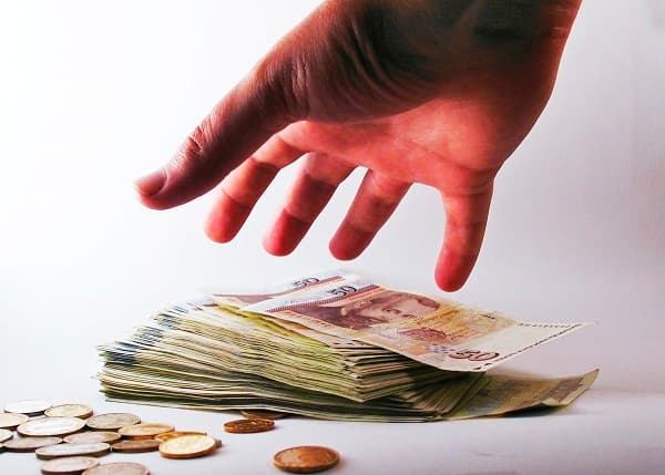Tax authority official in Romania arrested on corruption charges