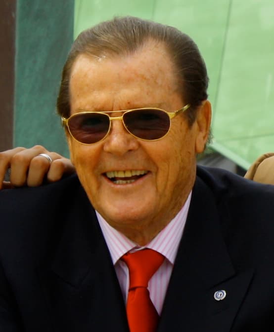 Roger Moore to visit Bucharest for romantic comedy shooting