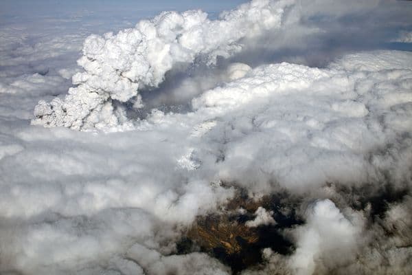 No danger for Romania's air space in next two days from Icelandic volcano ash cloud