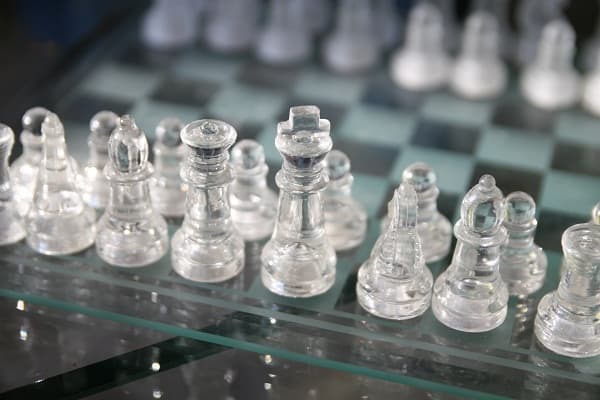 Intercultural intelligence: How the insiders play the game in Romania