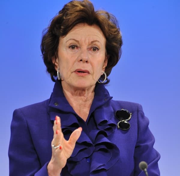 Romania needs to plug in more of its rural areas to the Internet, commissioner Kroes says