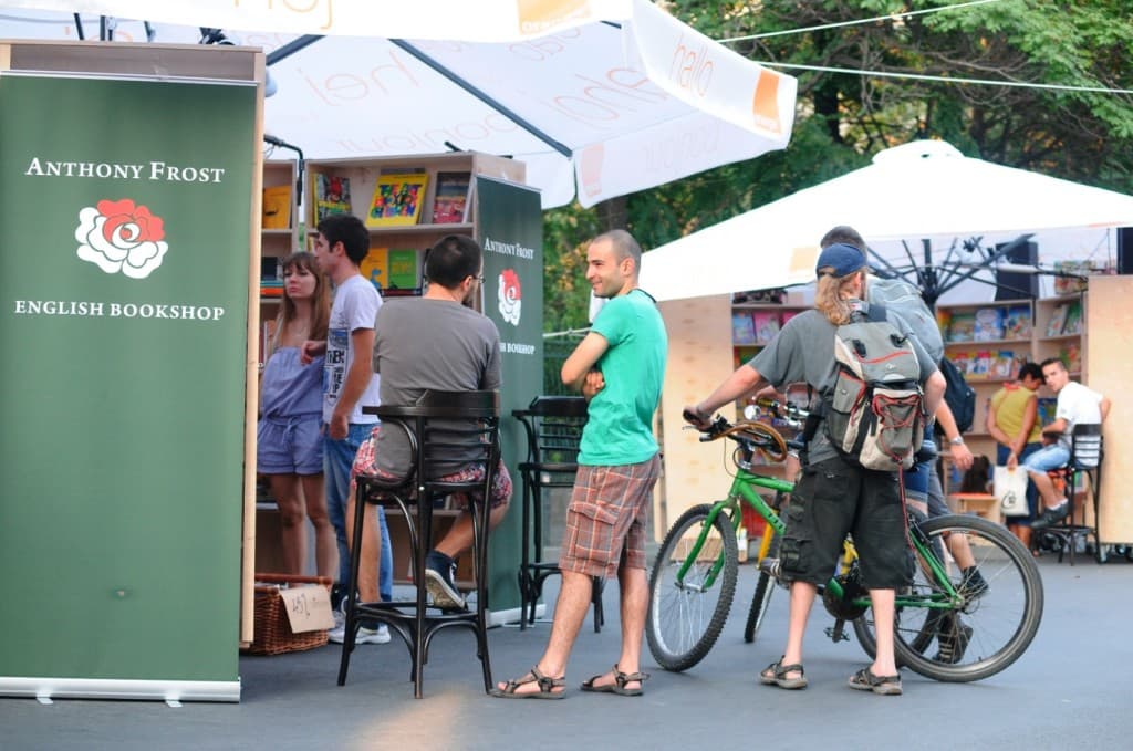 Bucharest street book sale Strada de C’Arte: 5,000 books sold in three days