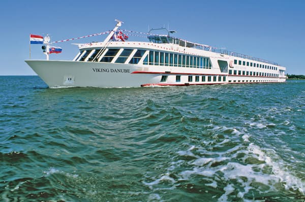 Cruise ship beaches on Romania's Danube due to low water level