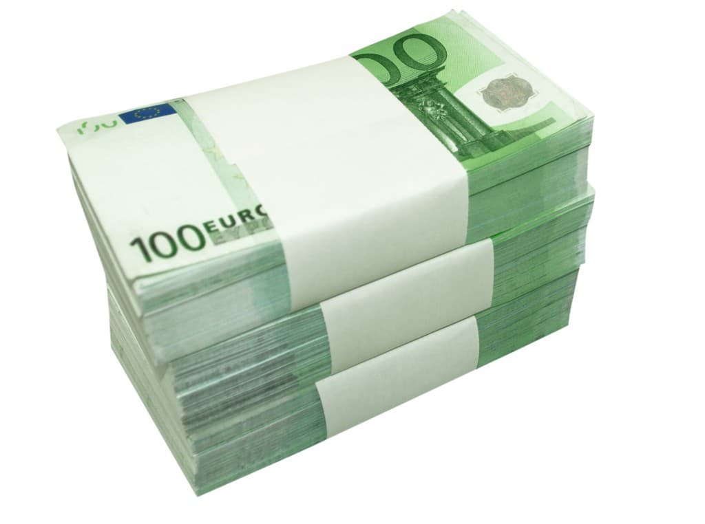 Romanian who spent half of EUR 30,000 mistakenly sent to his account faces jail time