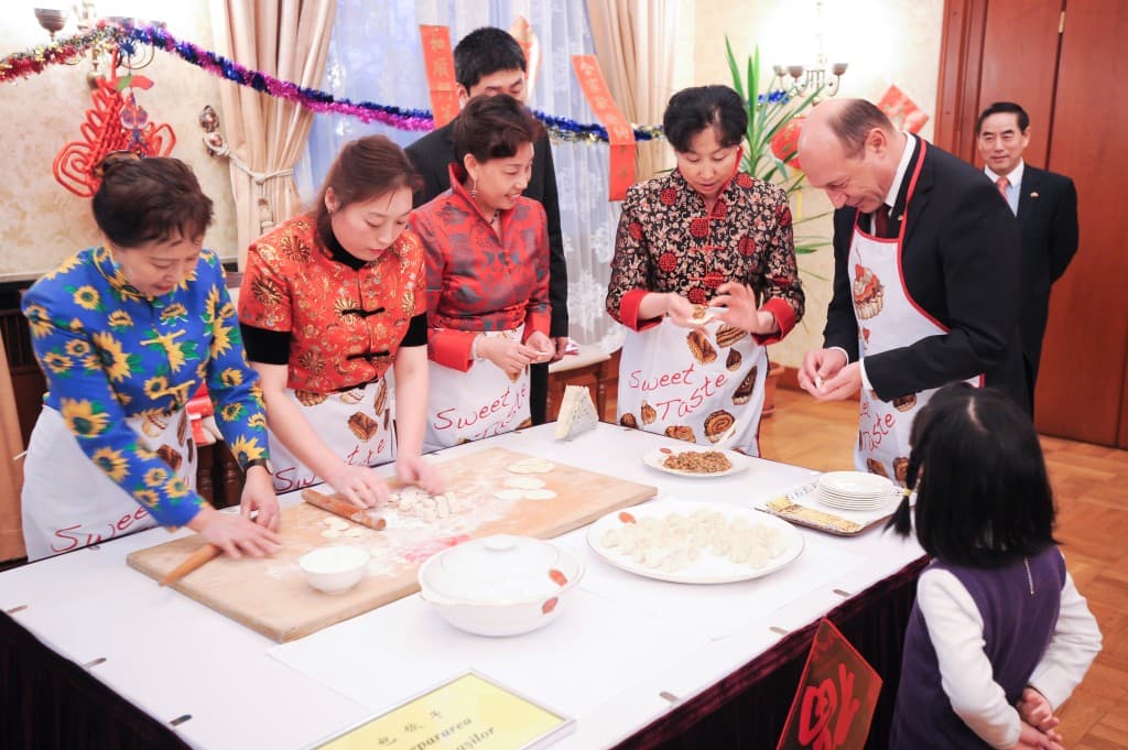 Romanian president puts on apron and prepares traditional food at Chinese New Year reception