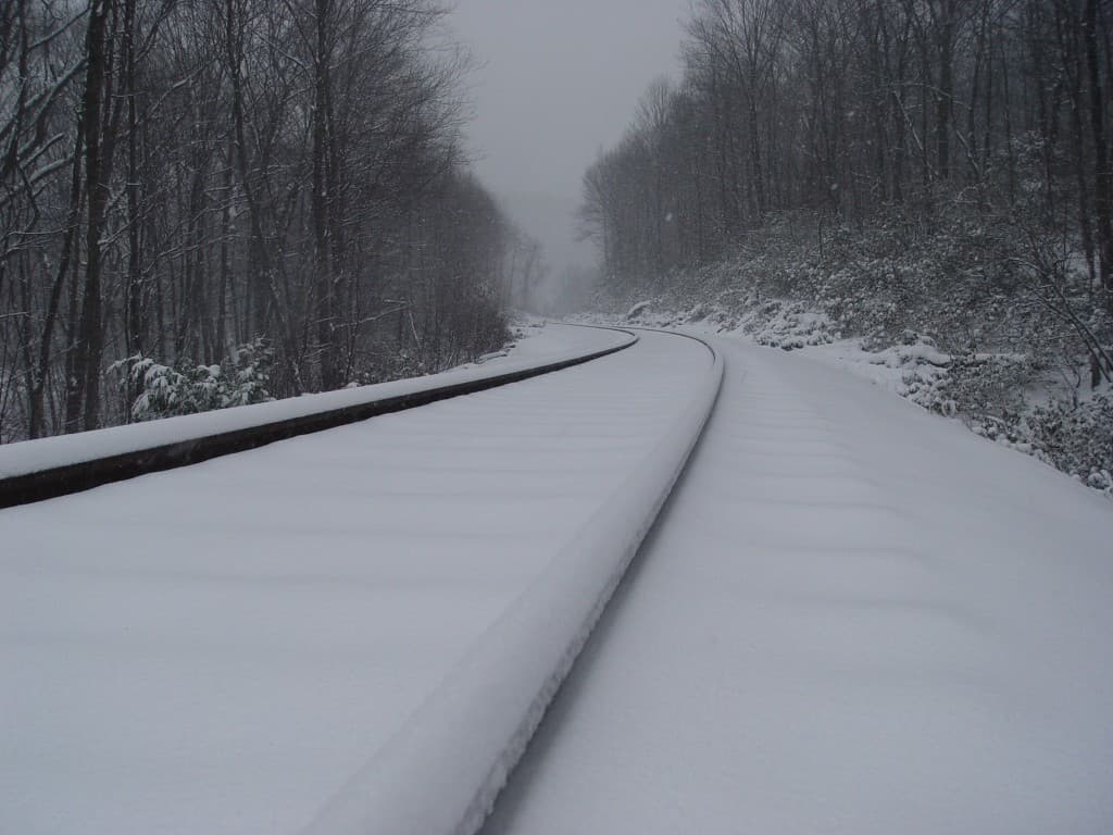 April snow swiftly takes over areas of Romania