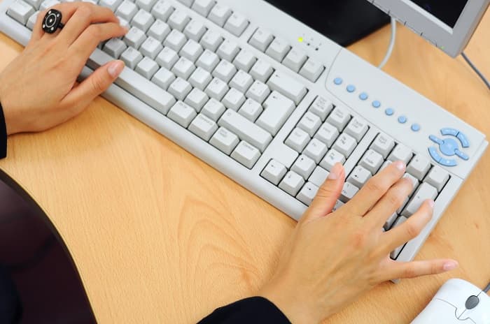 Eurostat: Only half of Romanians use the computer, 6 percent write computer programs
