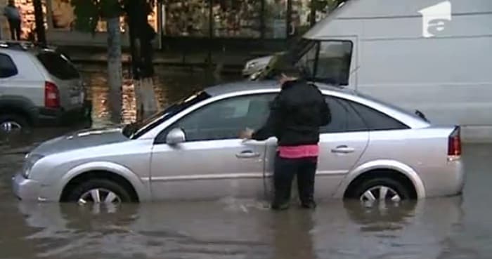Bucharest streets, metro stations and underground passages flooded after heavy rain showers