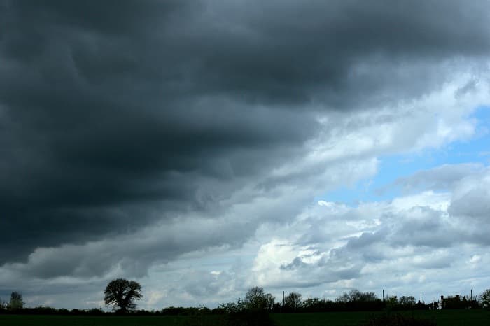 Romania cools down after heated week, rainfalls and hail expected