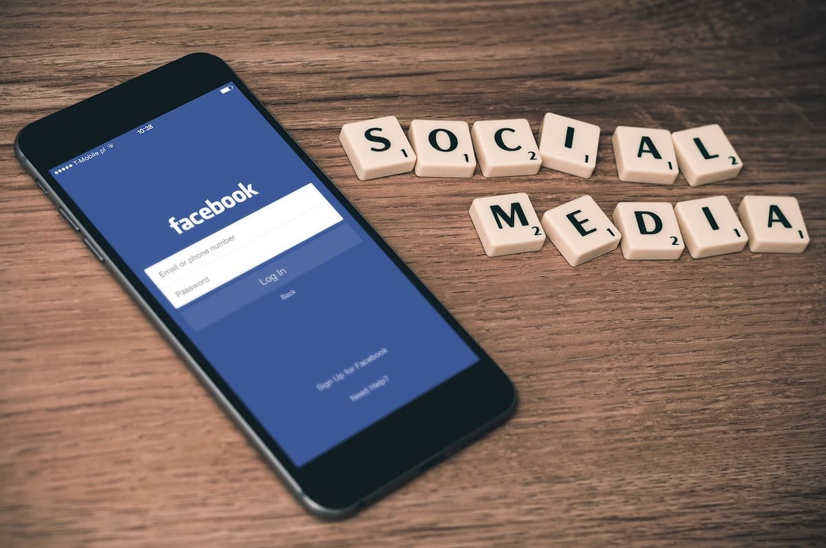 Four in ten Romanian recruiters consider social media profile when hiring