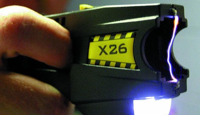 Cross-dressing thieves use electroshock device in robbery in western Romania
