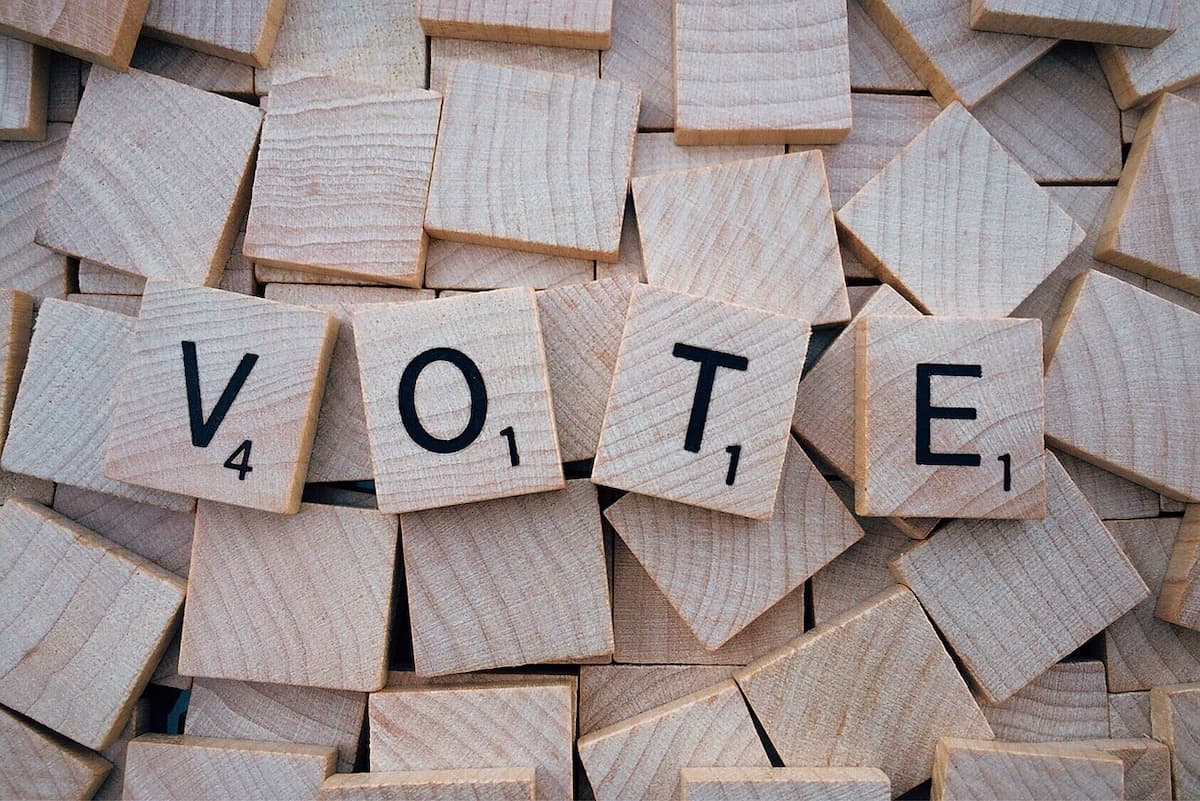 Poll: ruling Liberals lead with one third of the voting intentions in Romania