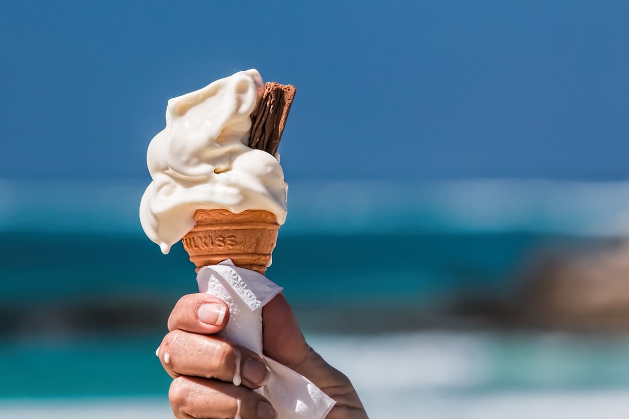Romanian seaside city hosts ice cream festival