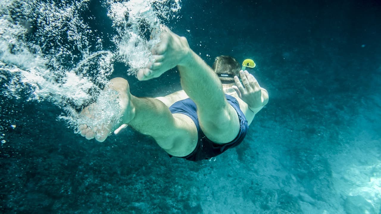 Romanian seaside: Snorkeling and scuba diving practice in exchange for beach cleaning