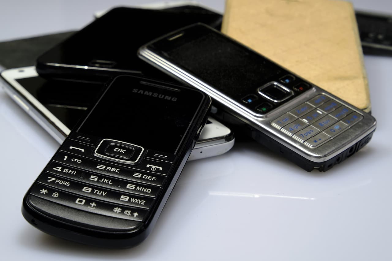 Study: Romanians keep unused items worth over EUR 800 mln