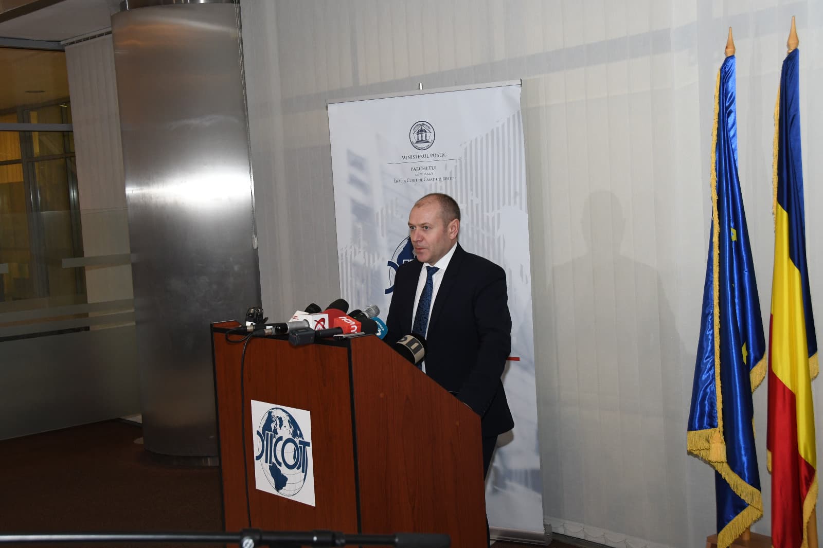 Romania’s anti-organized crime head resigns following president’s request