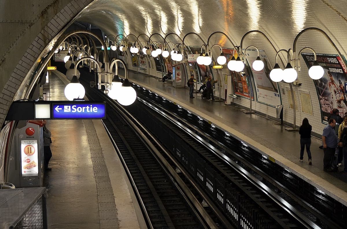 Paris court sentences Romanian clan members to a total of 113 years in prison