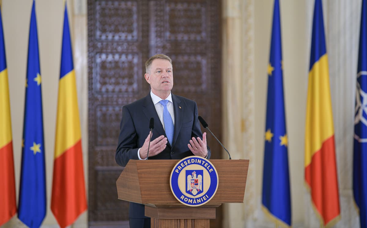 Coronavirus: President asks Romanians living abroad not to come to the country for Easter