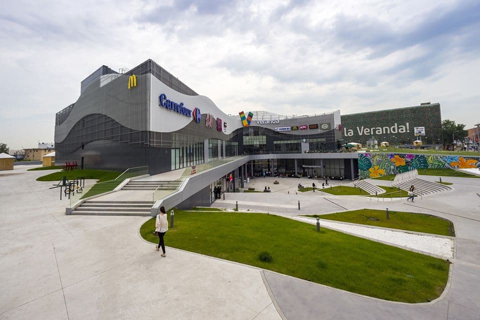 Update: Mall in Bucharest evacuated after bomb threat