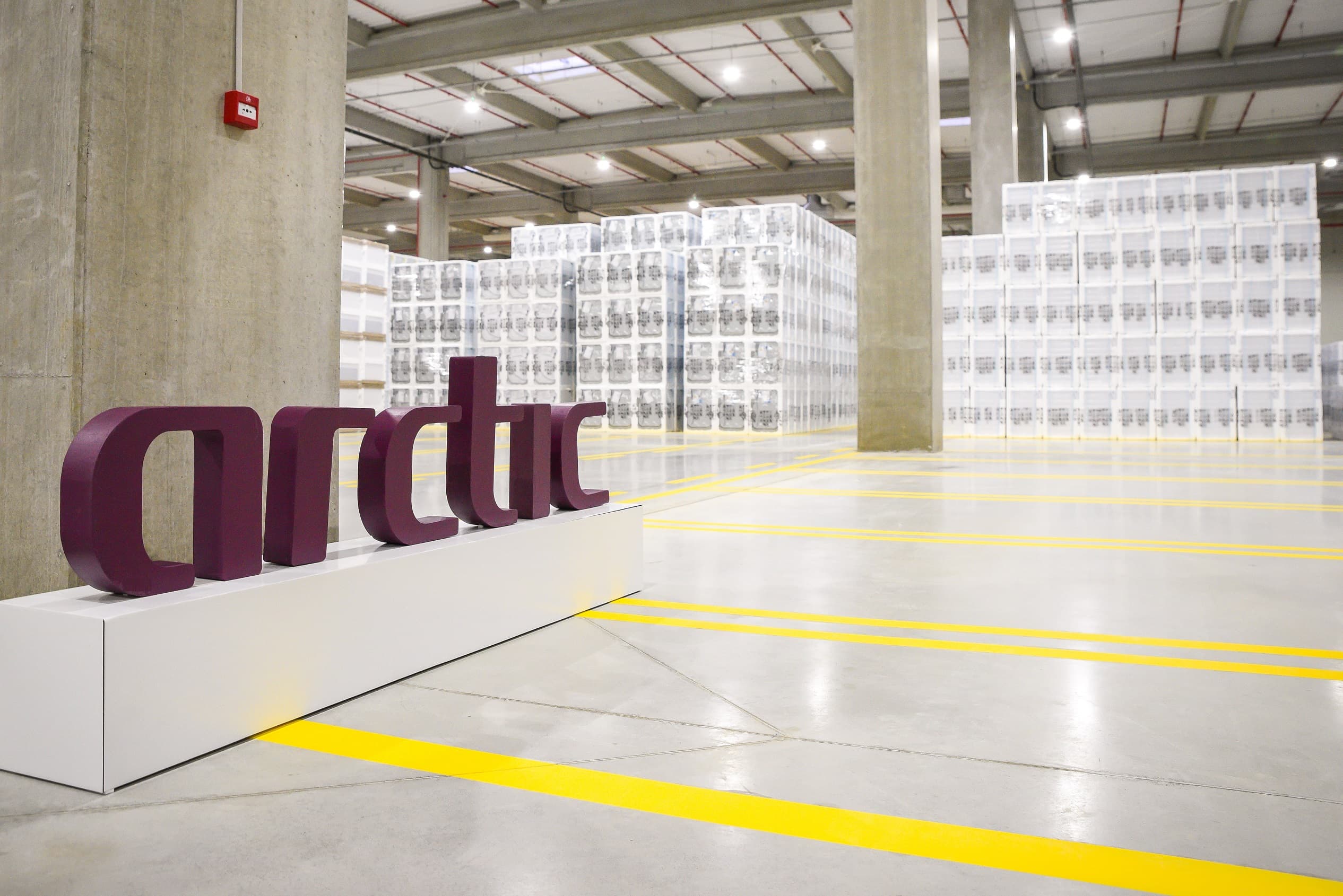 Press Releasa: Arctic company donates to the Romanian Red Cross 50 washers and dryers and 25 refrigerators to support the fight against Coronavirus