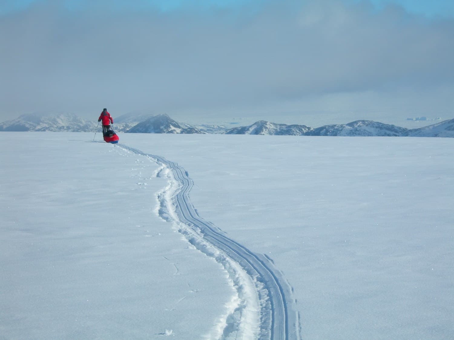 Romanian plans to cross Greenland on skis
