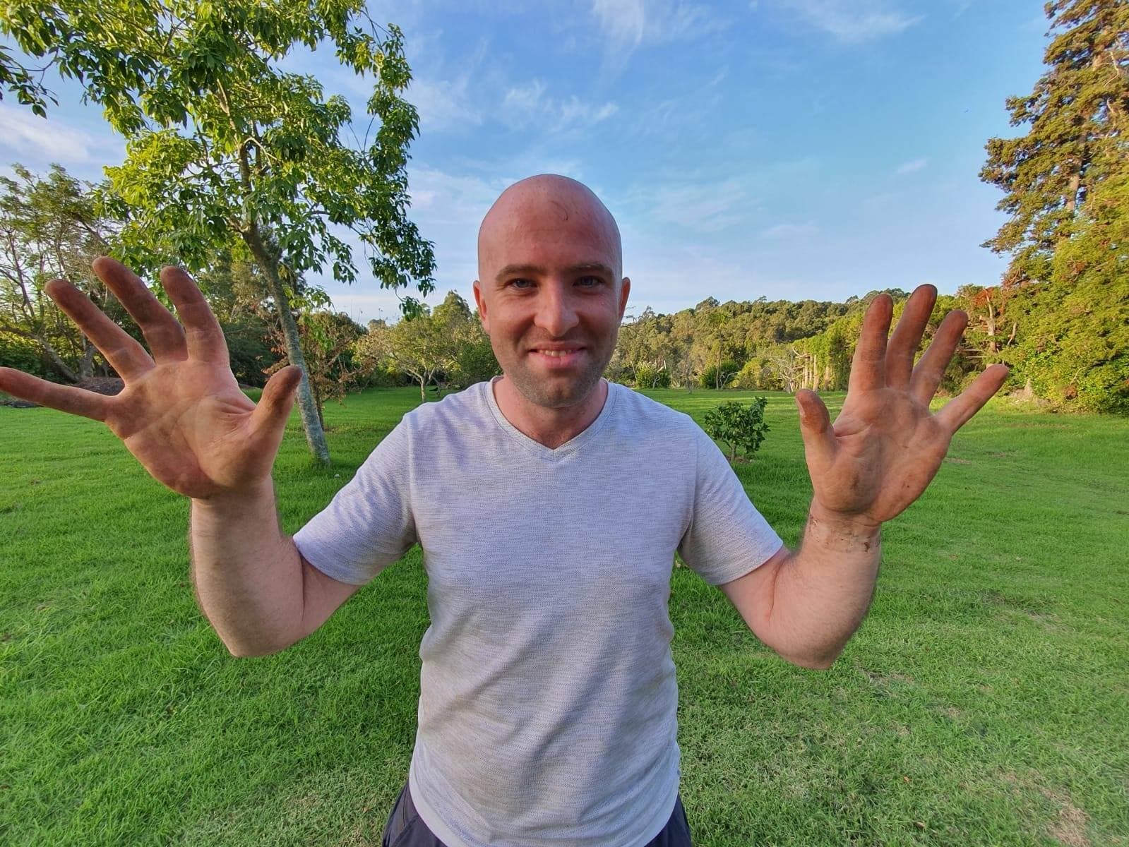 Romanian globetrotter stuck in New Zealand because of coronavirus pandemic takes up farm work