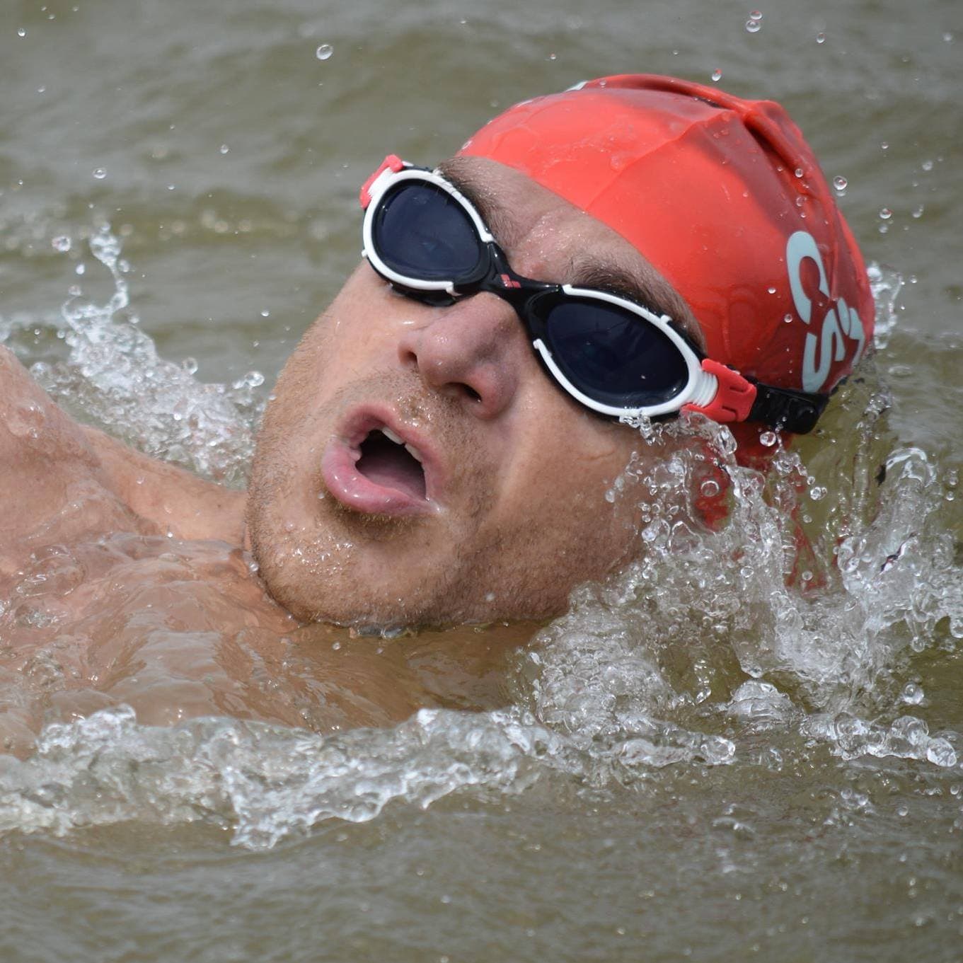 Romanian librarian sets local record for non-stop swimming