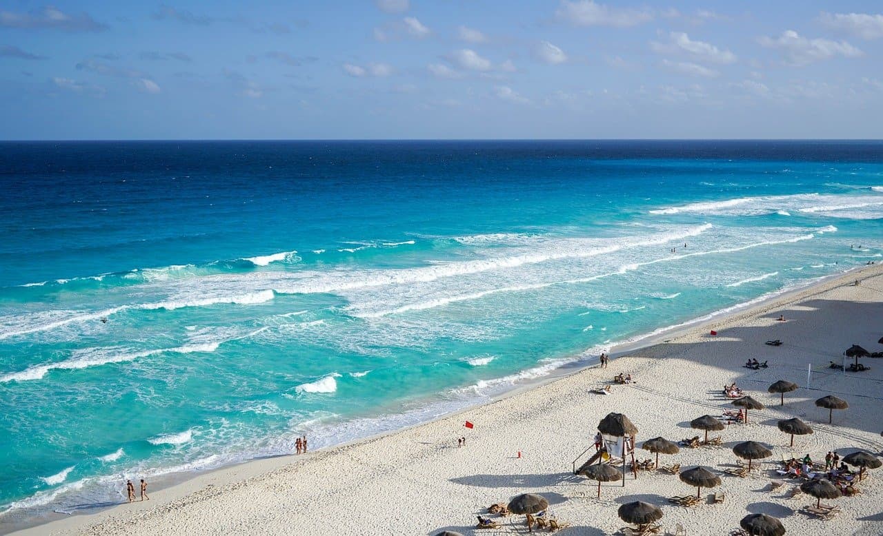 Romanians blocked at Cancun airport allowed to enter Mexico