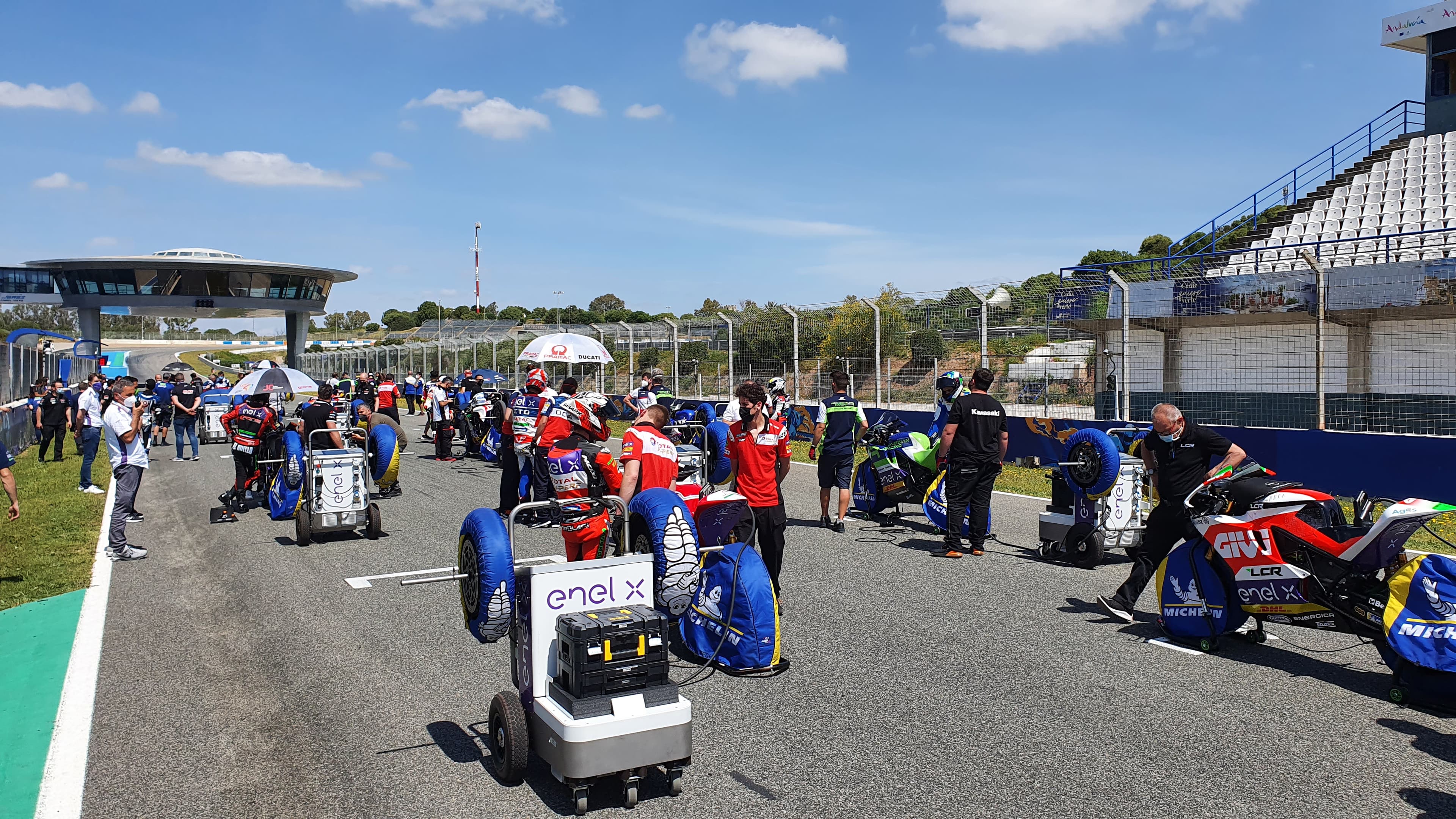 Enel X launches JuiceRoll Race Edition, the new charging infrastructure for the FIM Enel MotoE World Cup (press release)