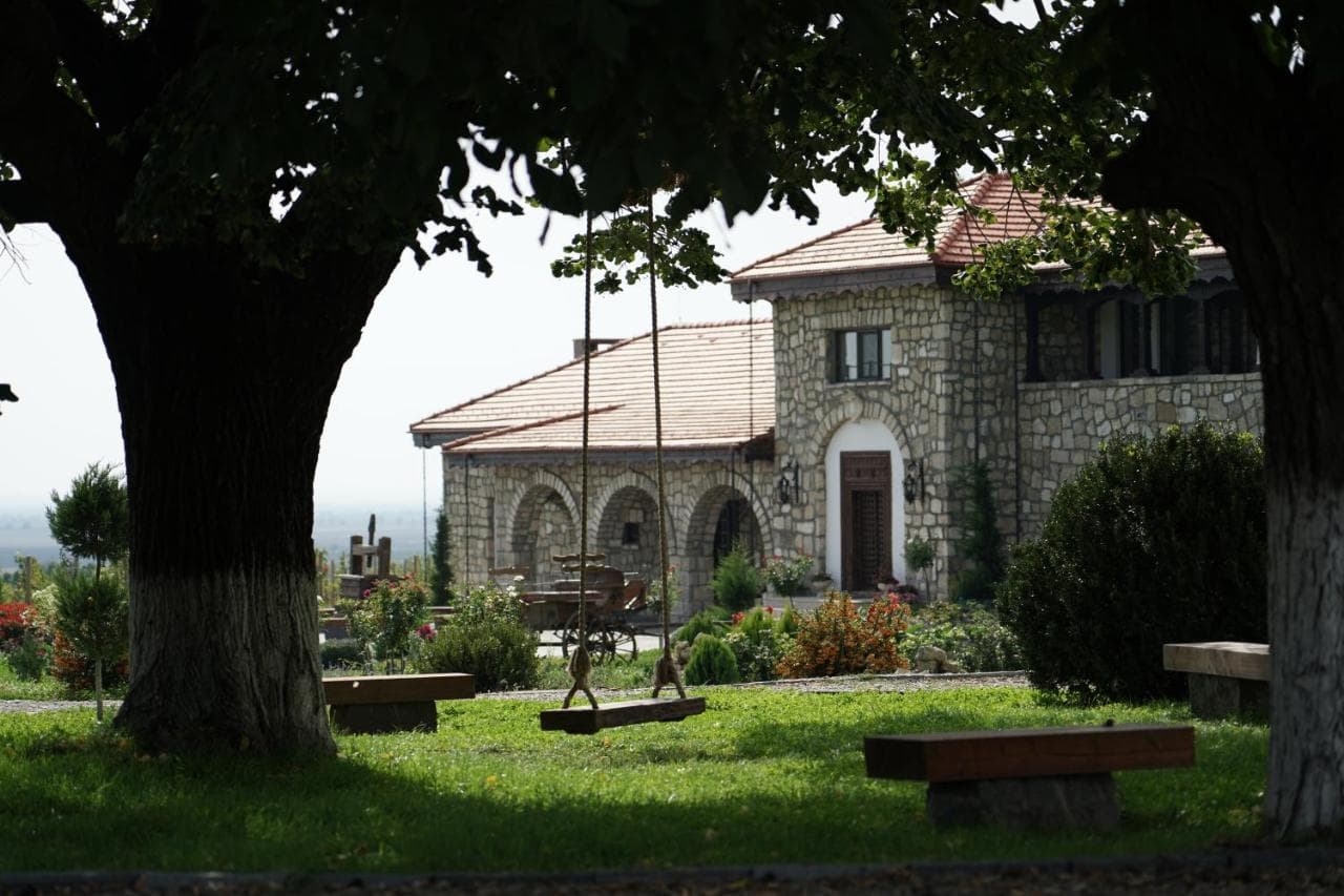 RO wine producer invests in accommodation facilities