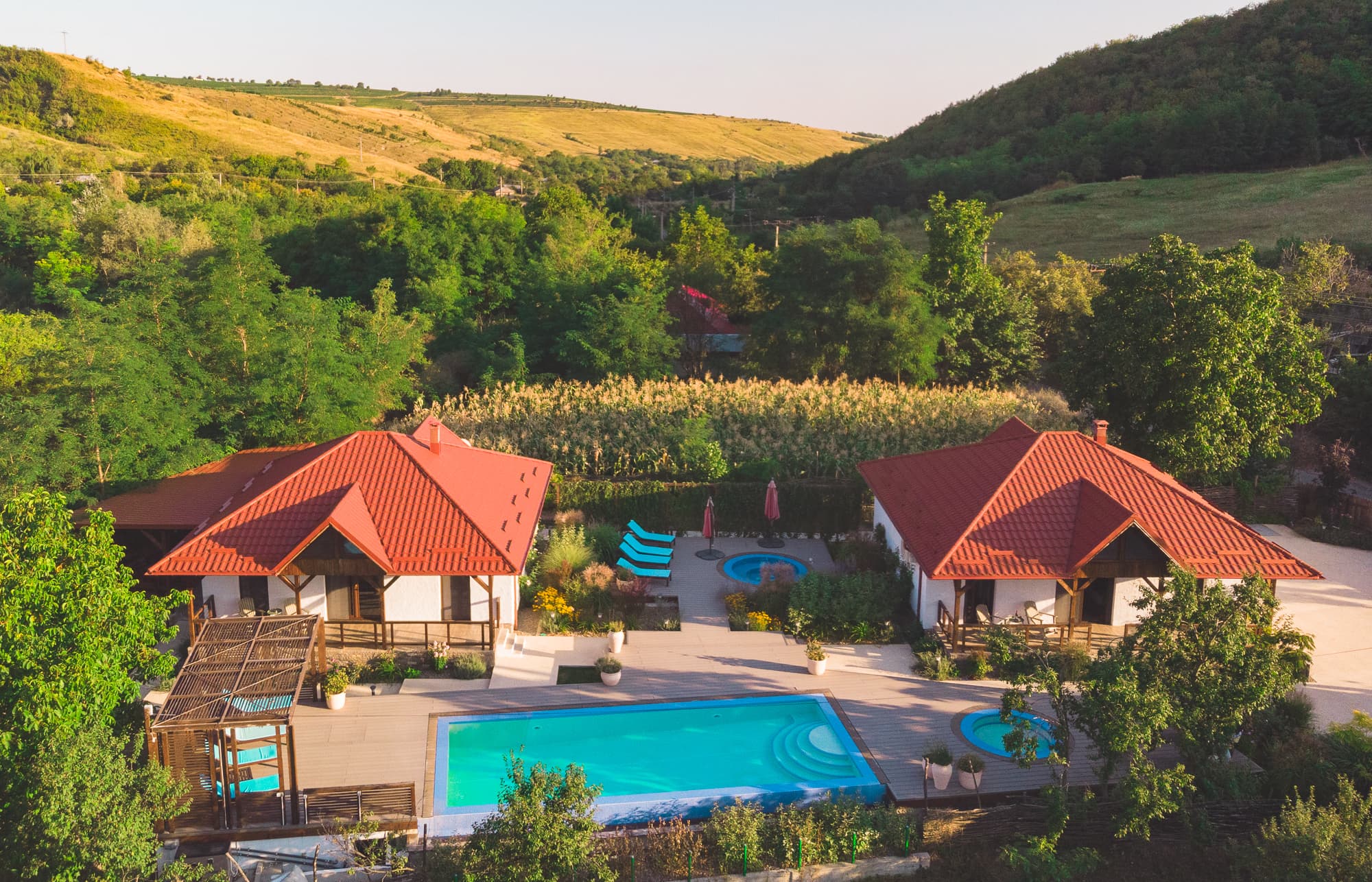 (P) Jardine Hills - Your relaxation destination in the lovely Dealu Mare wine region. A weekend paradise only 90 kilometers from Bucharest!