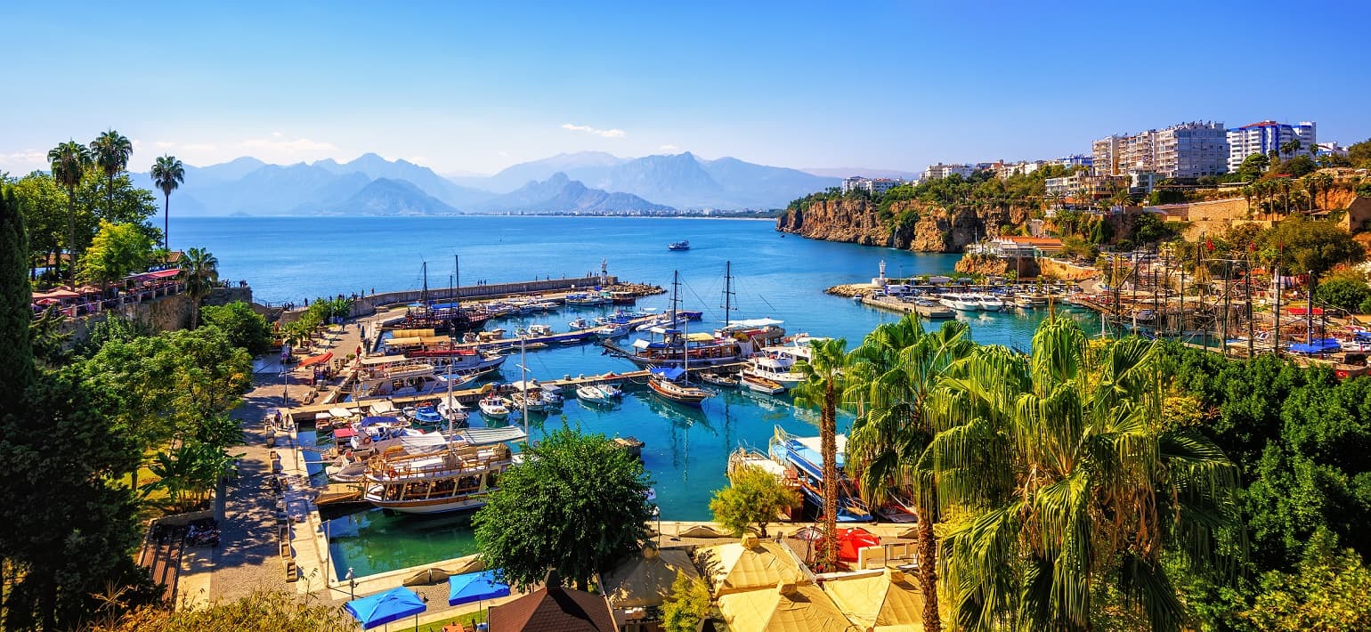 RO electro-IT retailer Altex enters tour operator industry