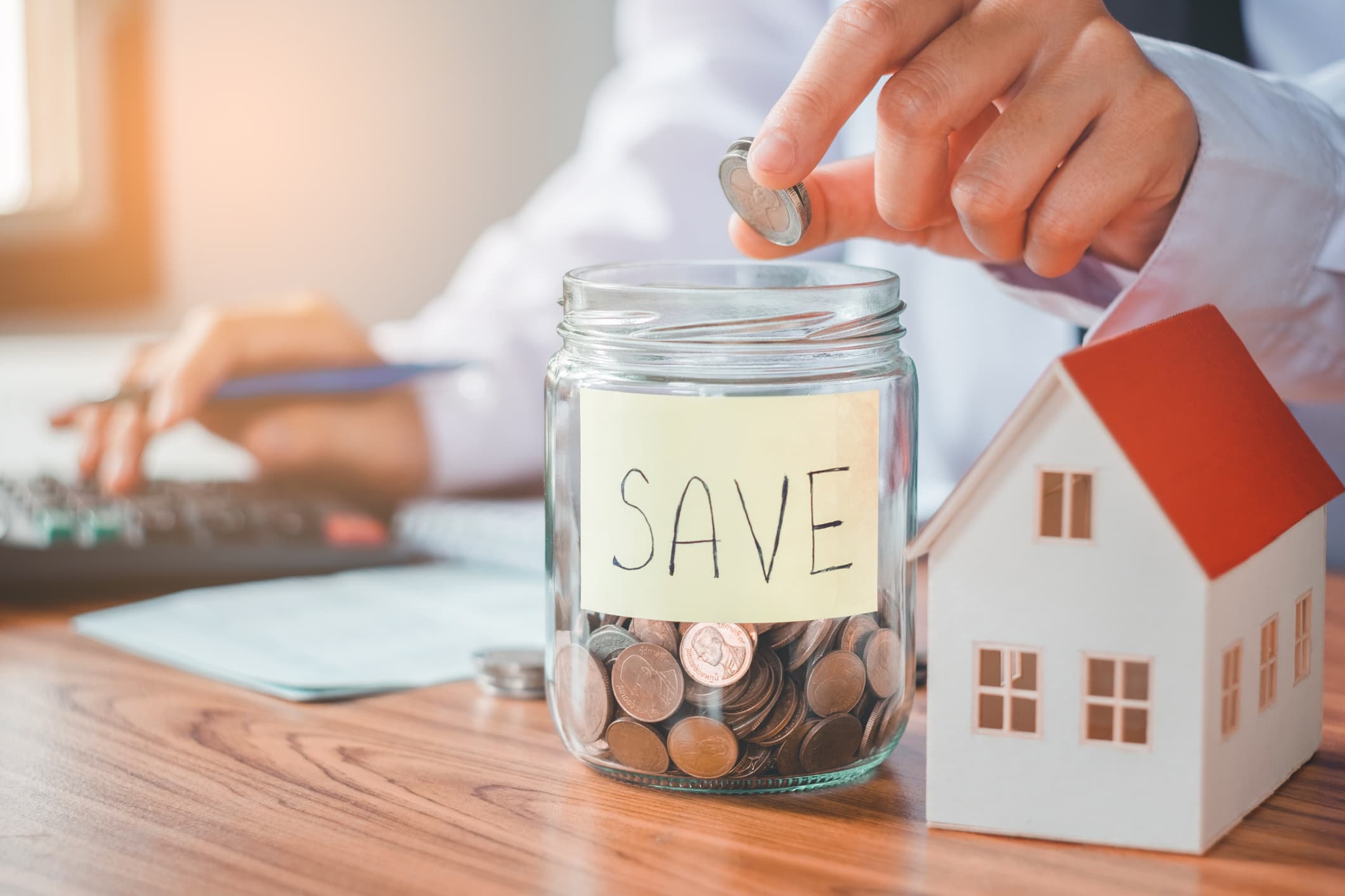 Unlike older age groups, young Romanians manage to save money every month