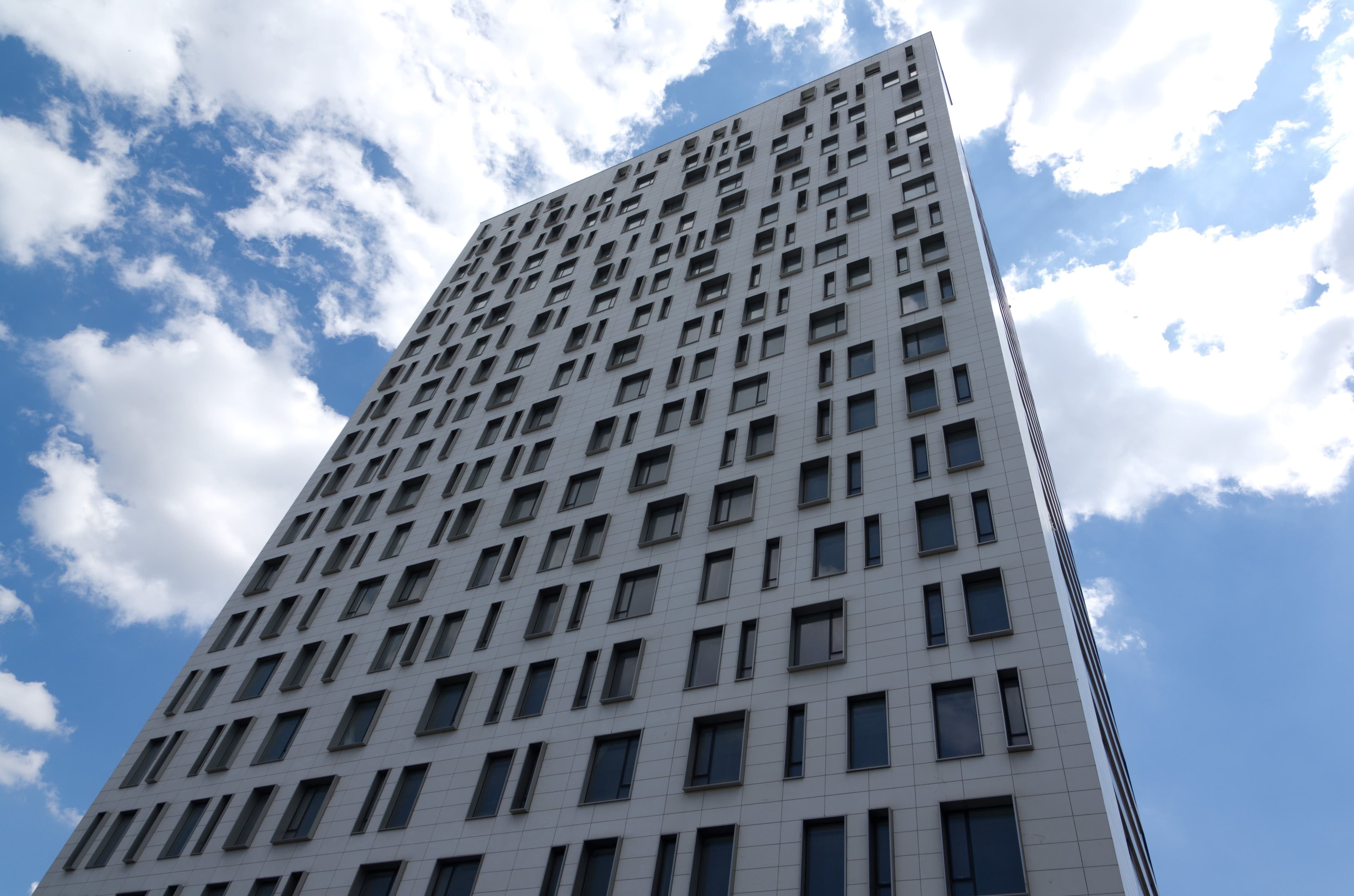 Bucharest tribunal halts Cathedral Plaza demolition