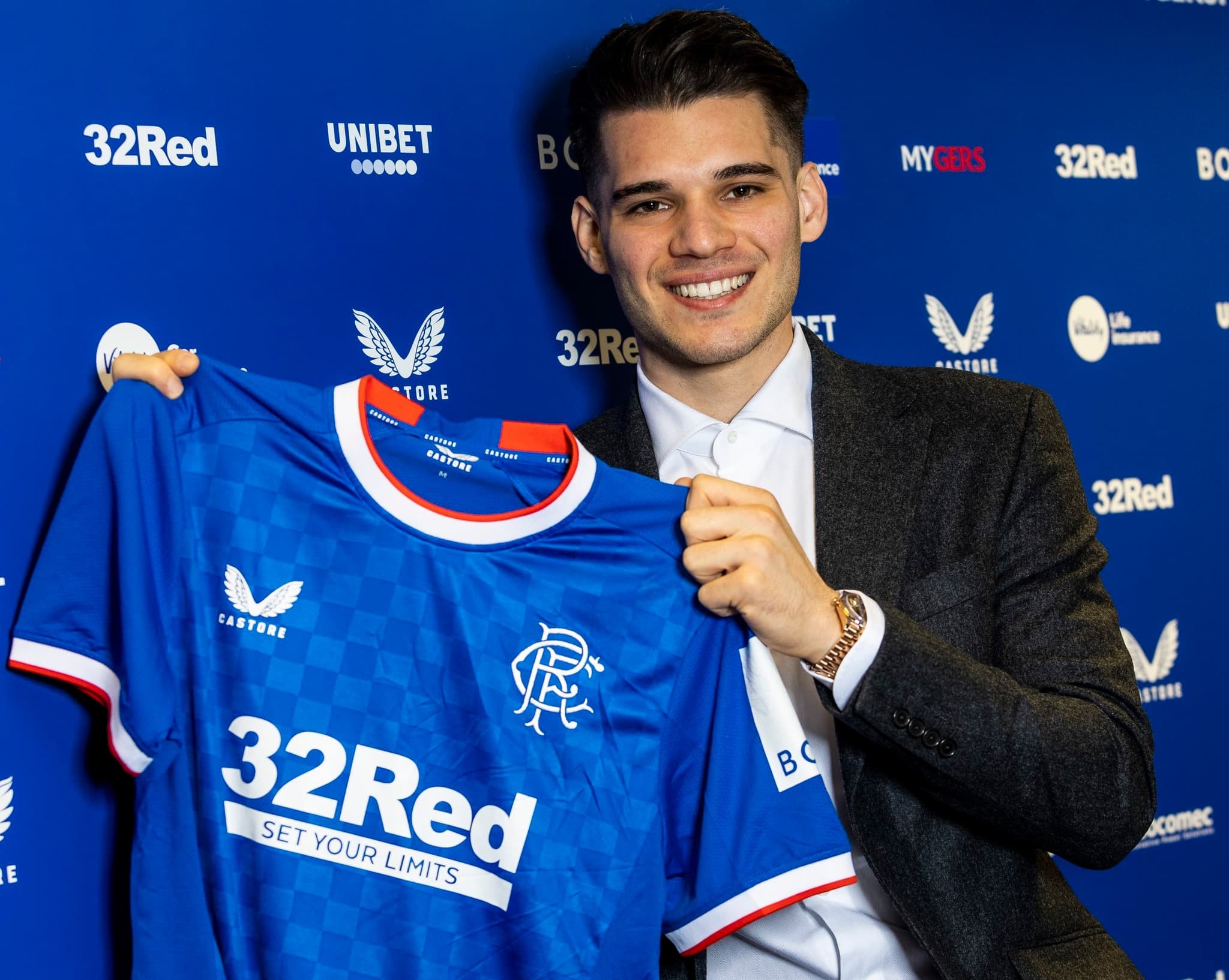 Romanian football prodigy Ianis Hagi renews contract with Scottish side Rangers FC, valid until 2026