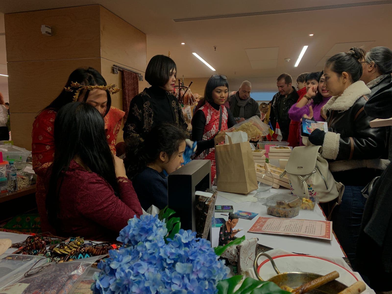 Indonesian embassy for Romania at IWA bazaar: “Romanians and foreign citizens are quite open in accepting our cultures”