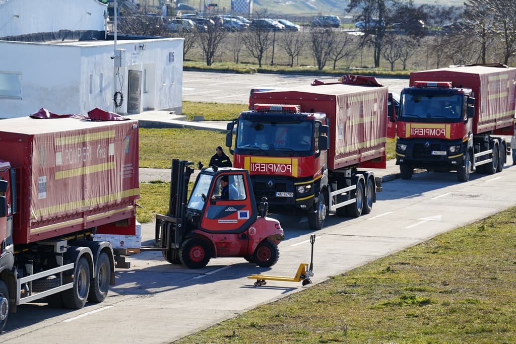 30 trucks with humanitarian aid from the US pass through Romanian hub on their way to Ukraine