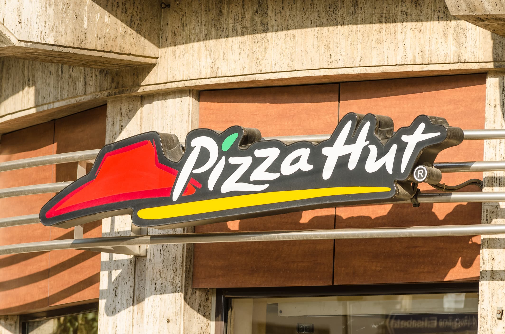 Seven Pizza Hut restaurants to close in Romania amid cost pressure