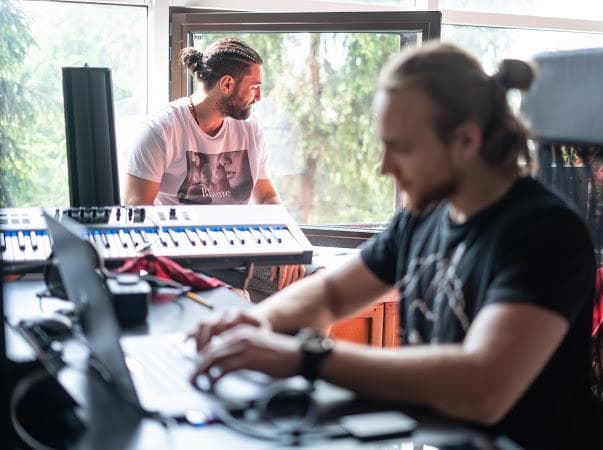 Romanian production company Romdrops behind song that won American Idol
