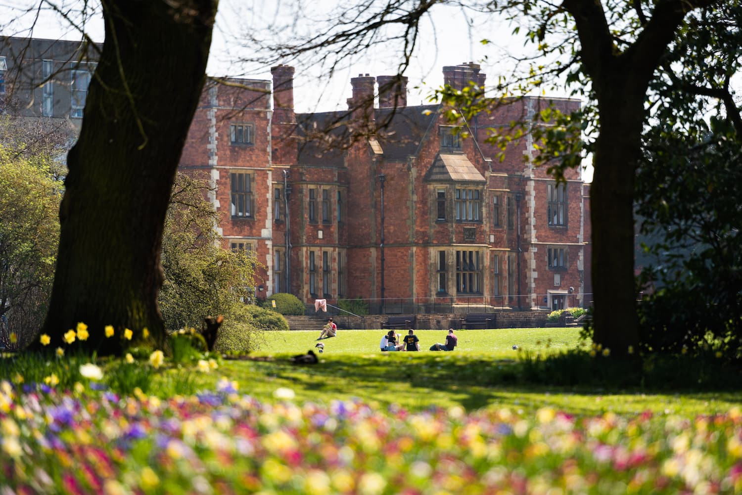 Education without borders for Romanian business professionals: a world-class dual degree MBA offered by the University of York Europe Campus, CITY College available in Bucharest