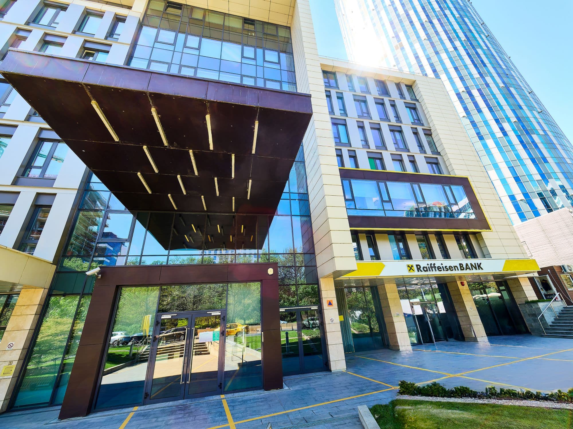 Raiffeisen Bank: 50% growth in financial planning and strong support for Romanian SMEs in Q1 2024