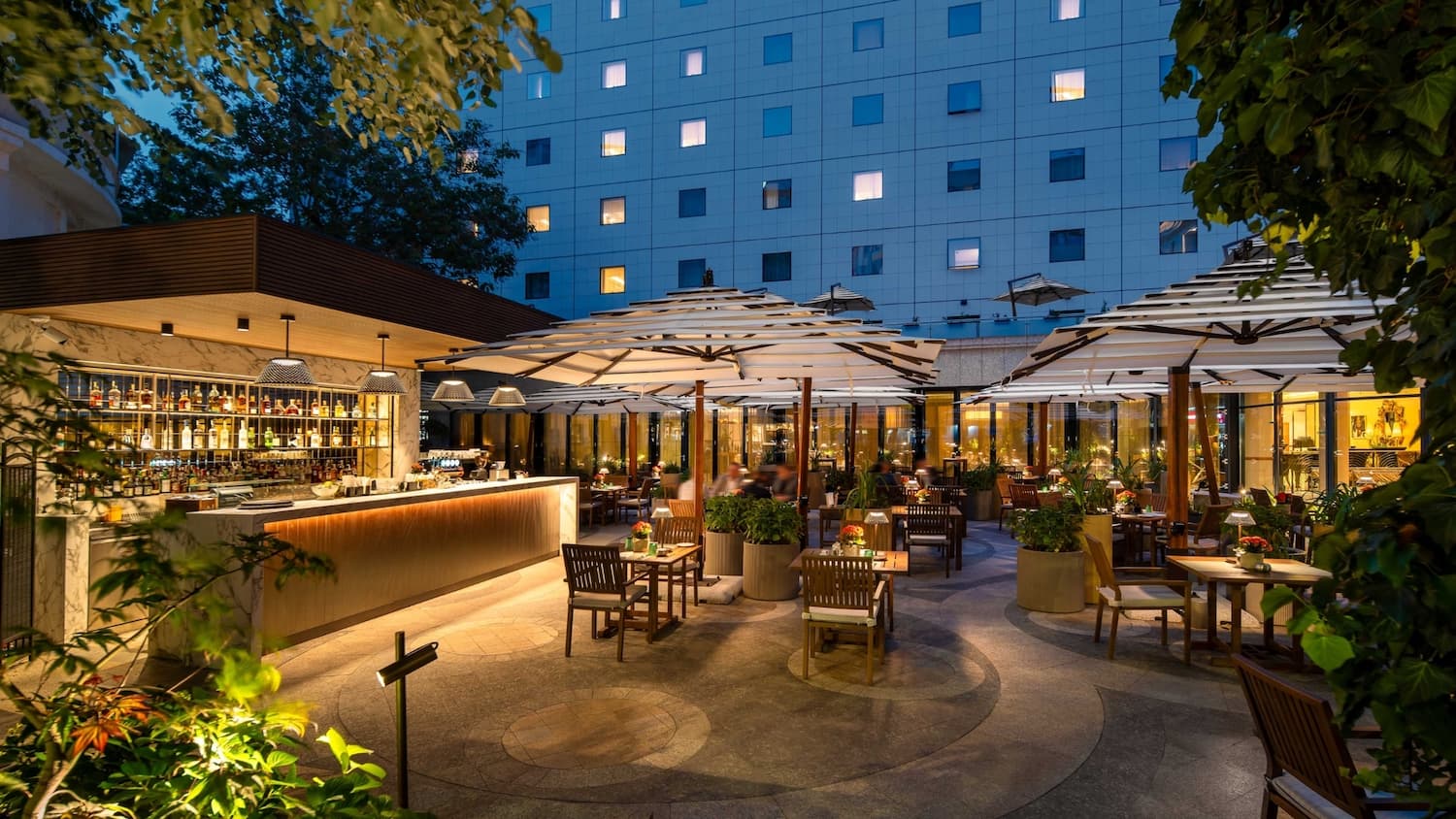 InterContinental Athénée Palace announces the launch of the new summer menu on the terrace of Roberto's restaurant
